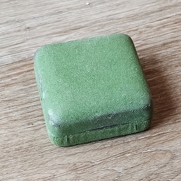Vintage green velvet Anson Jewelry Ring Box, Empty - Picture 11 of 12